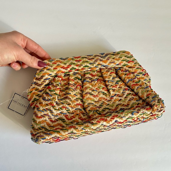 🩷NWT SHIRALEAH CHICAGO COLORFUL TROPICAL WOVEN CLUTCH PURSE TRENDING CLASP VACA - Picture 8 of 9